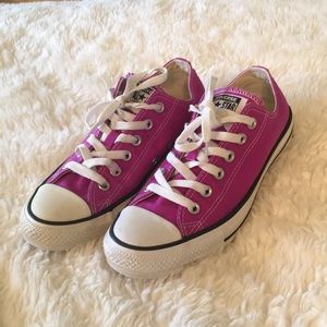 Converse- Size 8